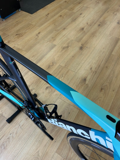 Bianchi Aquila CV Di2 Carbon Racefiets