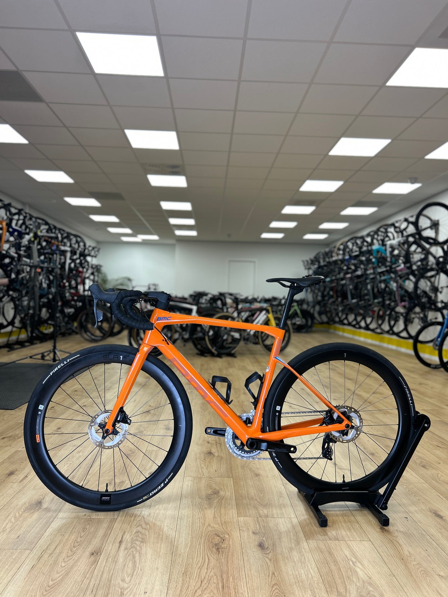 BMC RoadMachine One Carbon Racefiets