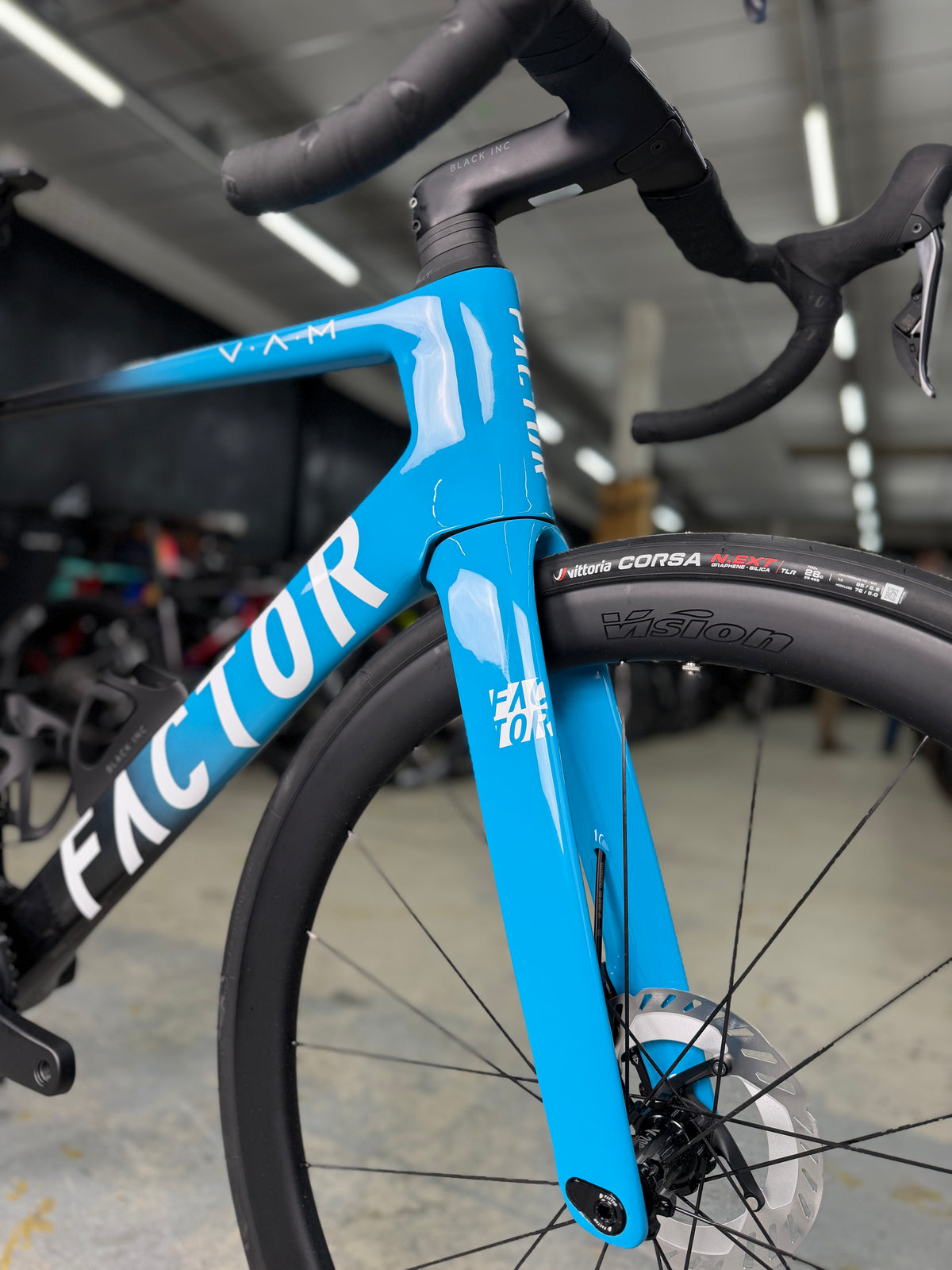 NIEUW Factor Ostro VAM Di2 Carbon Racefiets