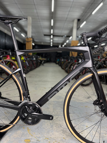 NIEUW BMC Roadmachine Five Di2 Carbon Racefiets