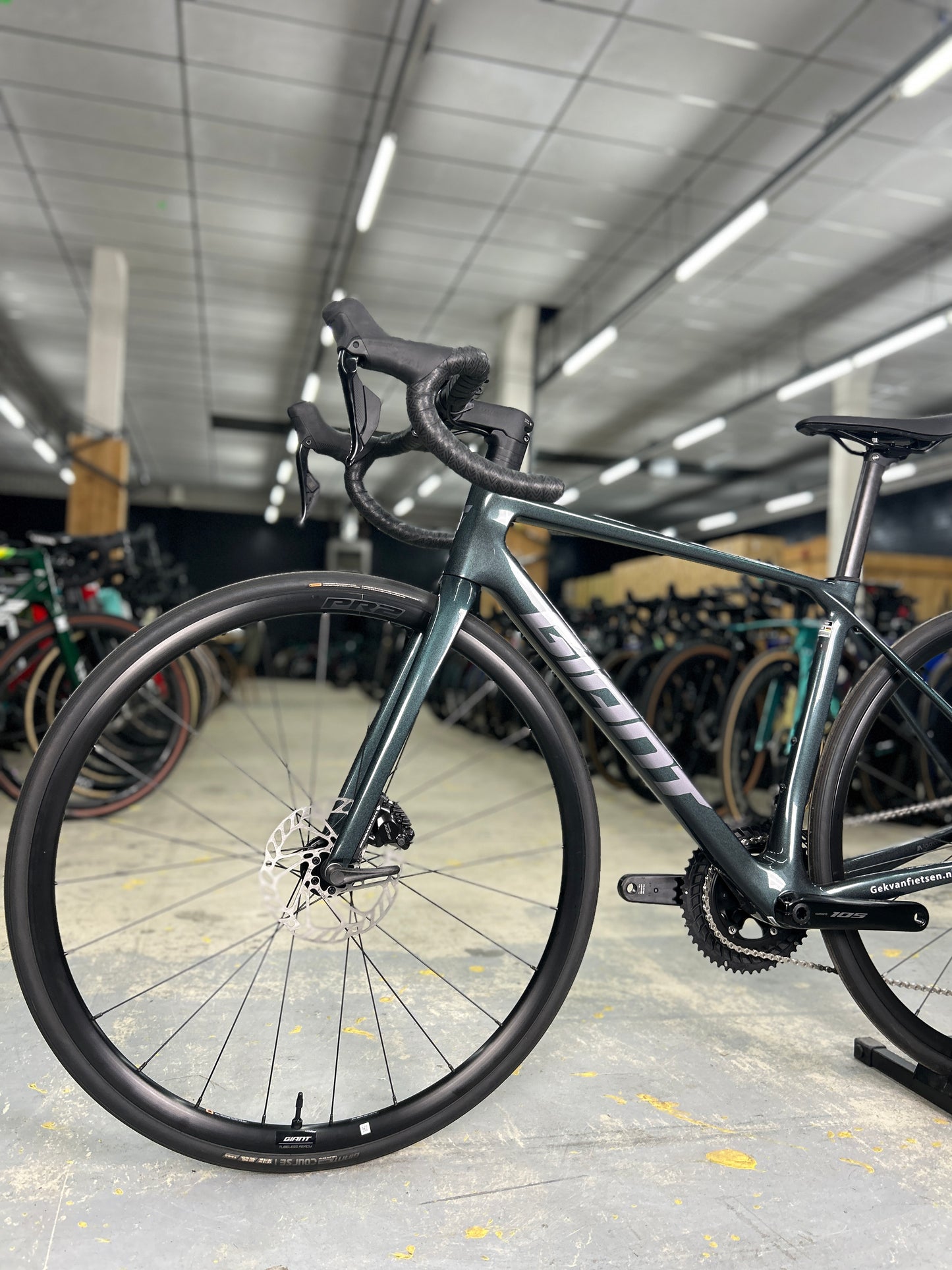 NEW Giant TCR Advanced Di2 Carbon Road Bike