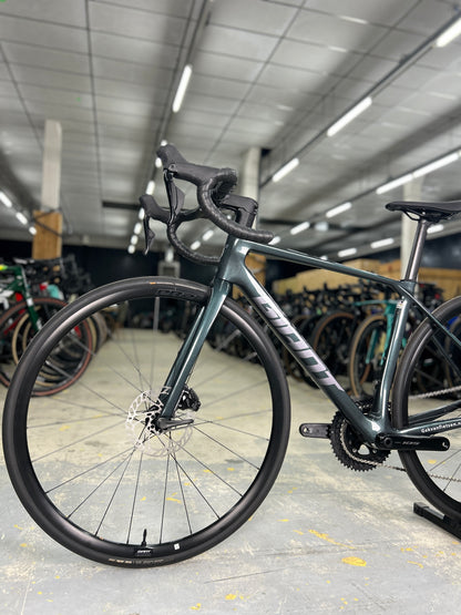 NEW Giant TCR Advanced Di2 Carbon Road Bike