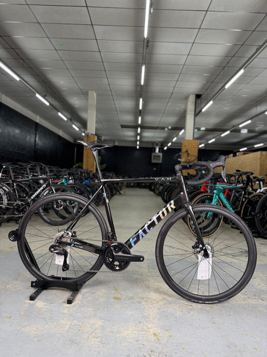 NIEUW Factor O2 VAM Di2 Carbon Racefiets