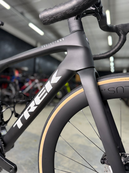 SHOWROOM Trek Domane SLR Di2 Carbon Racefiets