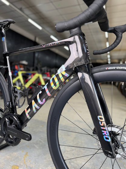 NIEUW Factor Ostro VAM Di2 Carbon Racefiets