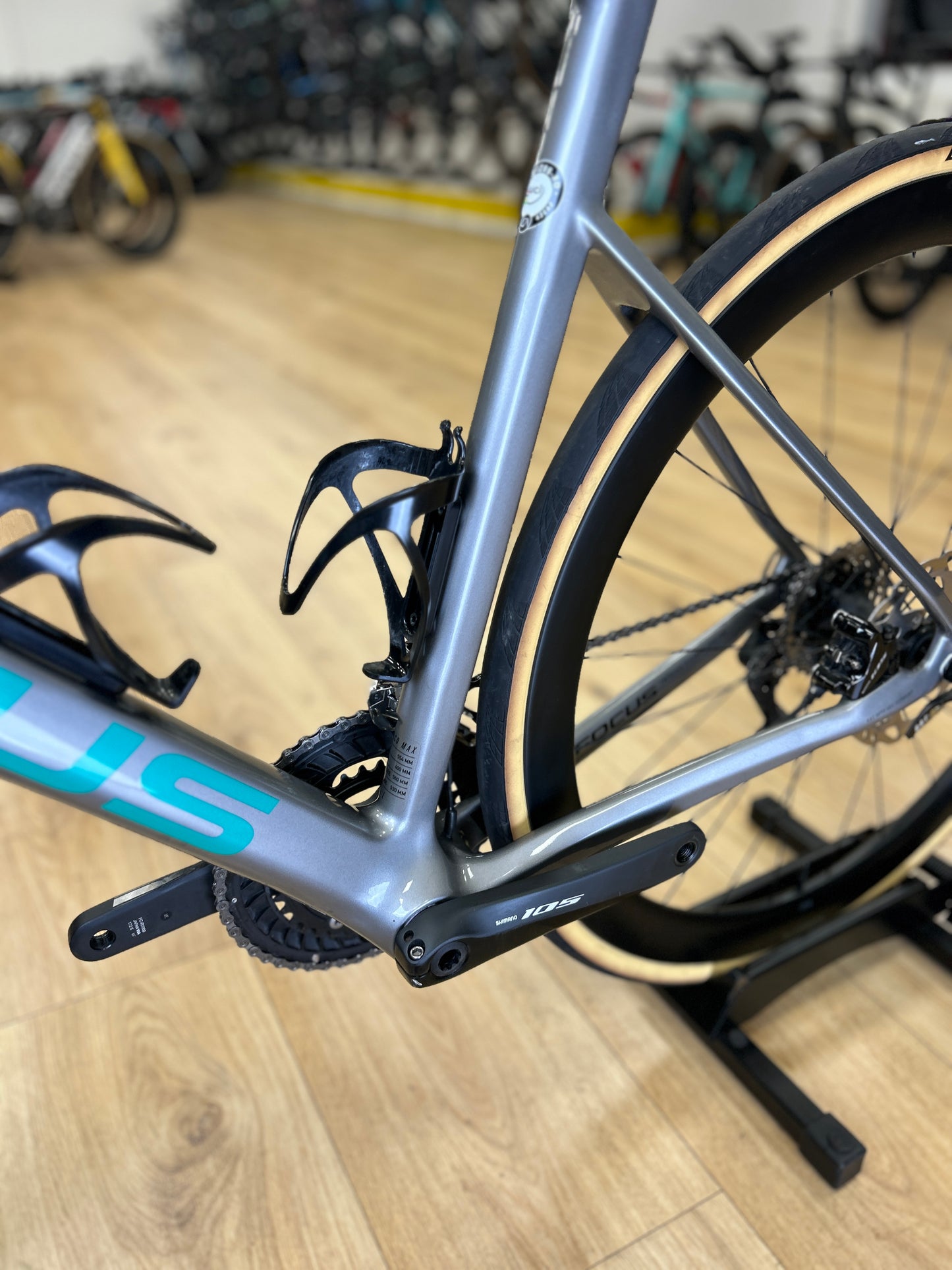 Focus Izalco MAX Disc 8.7 Carbon Racefiets