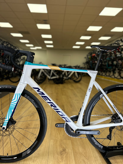 SHOWROOM MODEL 0km Merida Scultura 5000 Di2 Carbon Racefiets