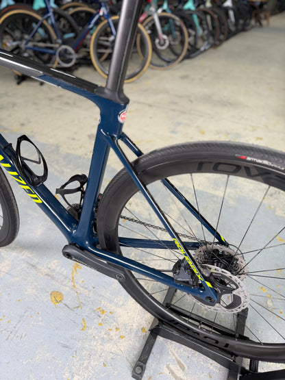 Specialized Roubaix Expert Di2 Carbon Road Bike