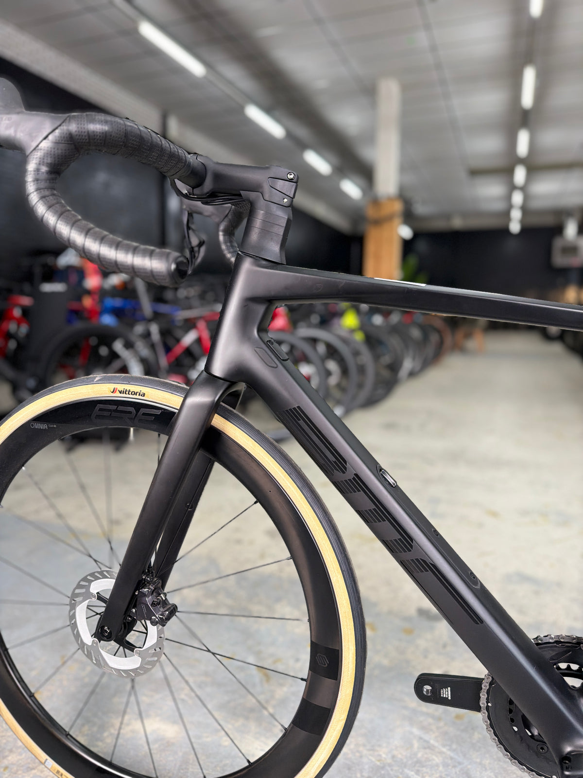 NIEUW BMC Roadmachine Di2 Carbon Racefiets