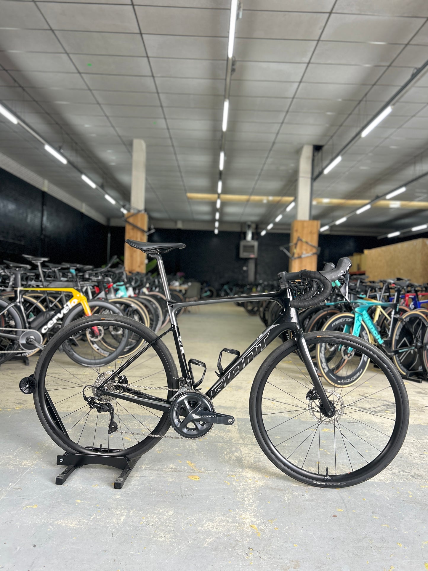 Giant Defy Advanced 2 Carbon Road Bike