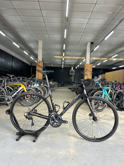 Giant Defy Advanced 2 Carbon Road Bike