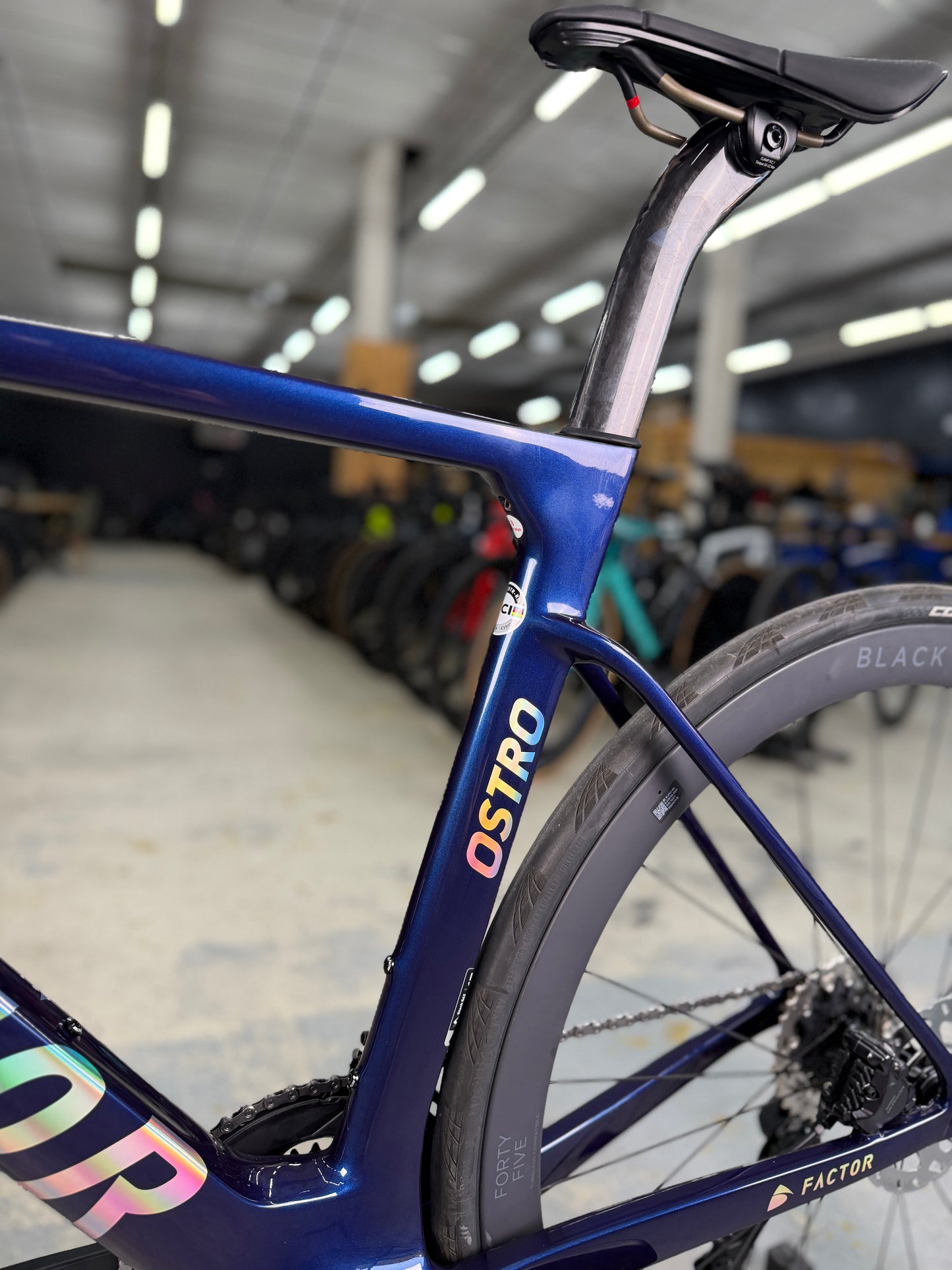 NIEUW Factor Ostro VAM Di2 Carbon Racefiets