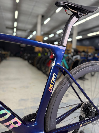NIEUW Factor Ostro VAM Di2 Carbon Racefiets