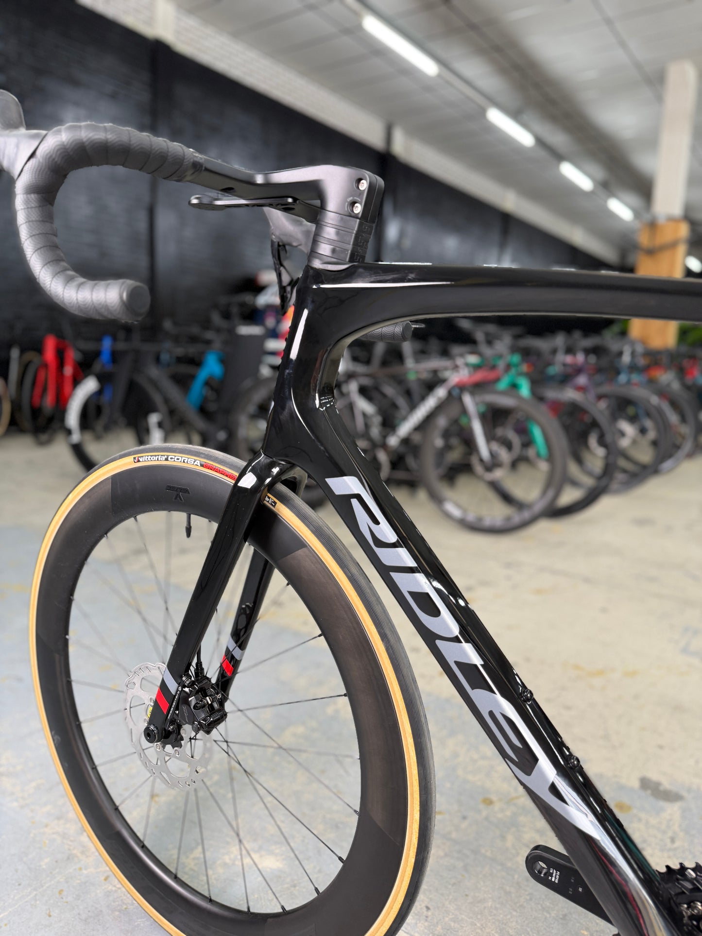 SHOWROOM Ridley Fenix SLiC Di2 Carbon Racefiets