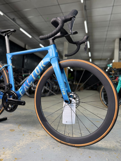 NIEUW Factor Ostro VAM Di2 Carbon Racefiets