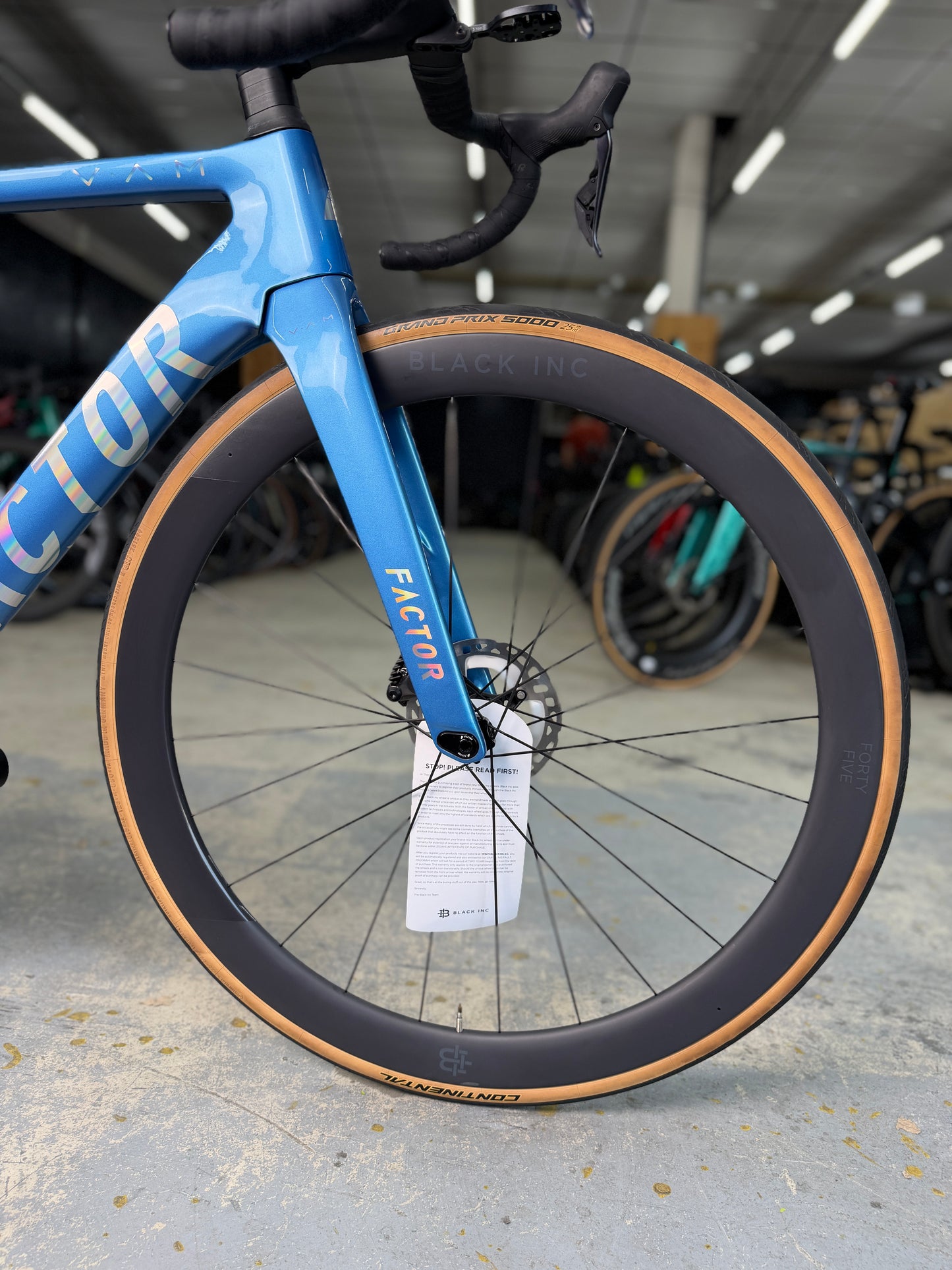 NIEUW Factor Ostro VAM Di2 Carbon Racefiets