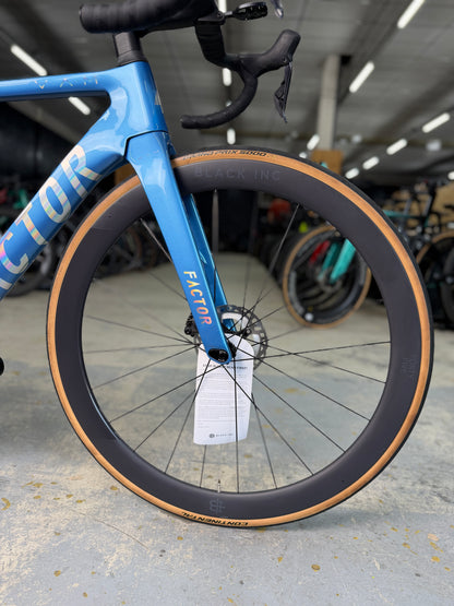 NIEUW Factor Ostro VAM Di2 Carbon Racefiets