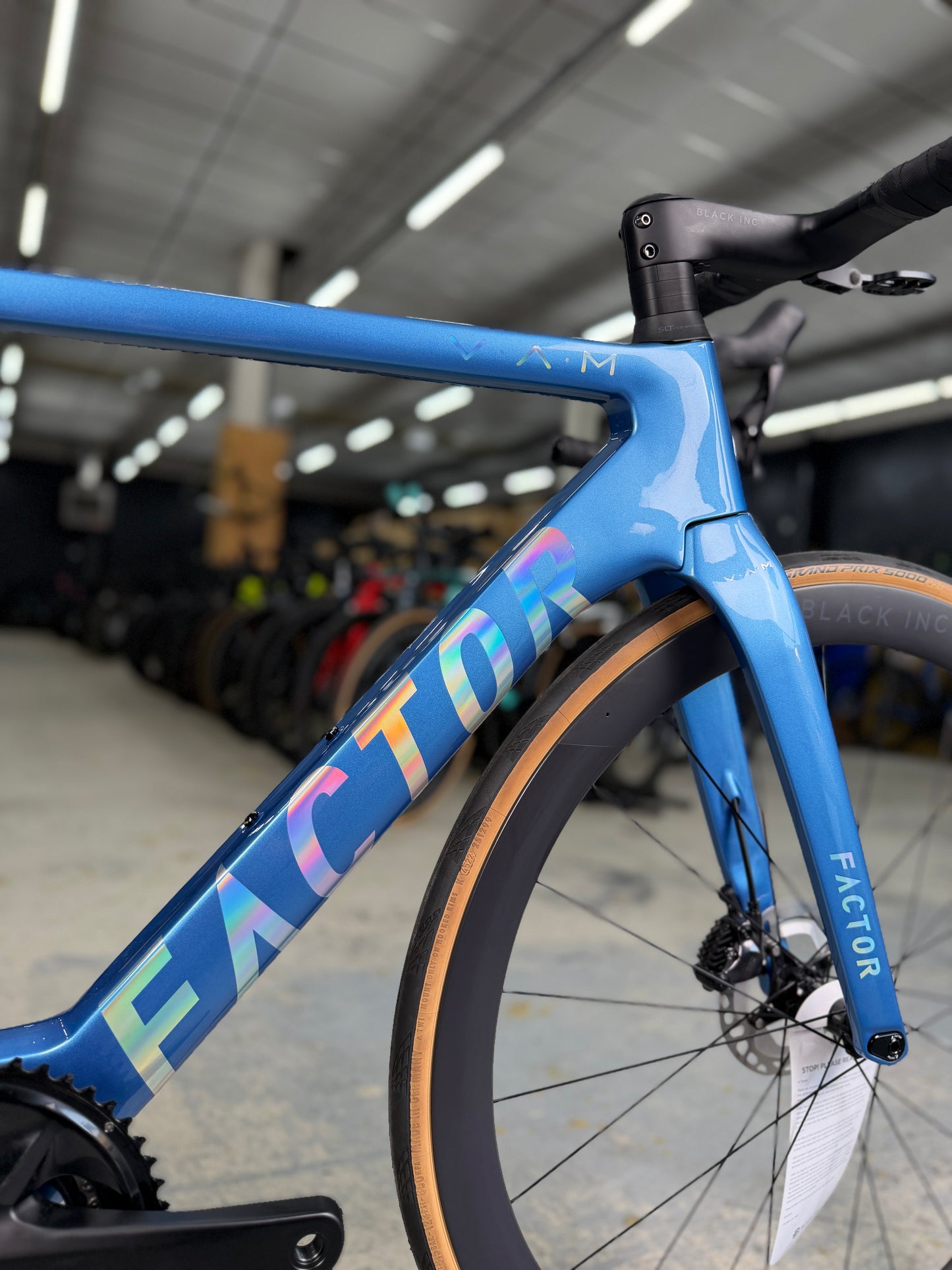 NIEUW Factor Ostro VAM Di2 Carbon Racefiets