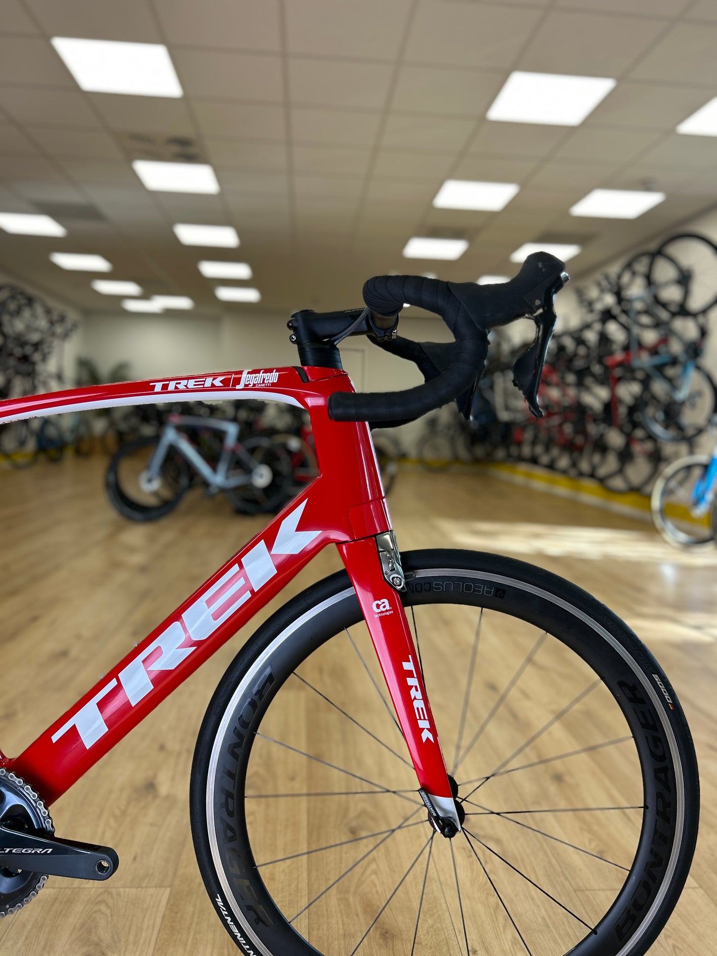 Trek Madone SL6 Segafredo Carbon Racefiets