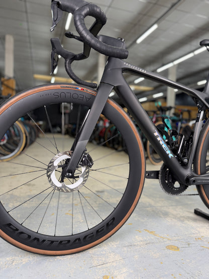 1000km Trek Madone SLR7 Di2 Carbon Racefiets