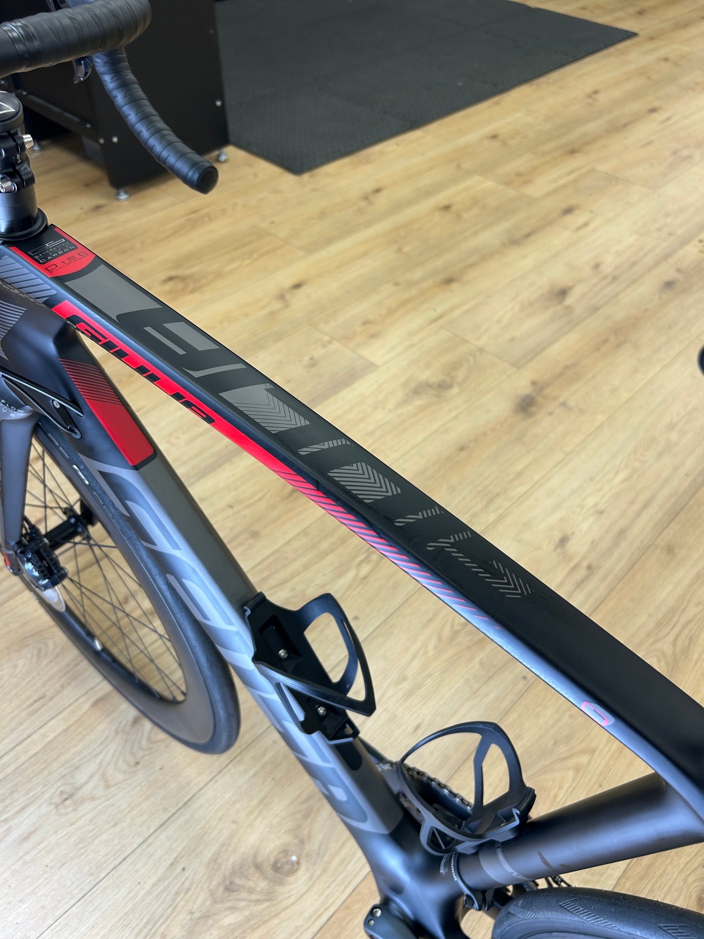 SHOWROOM MODEL Sensa Guilia G2 Di2 Carbon Racefiets