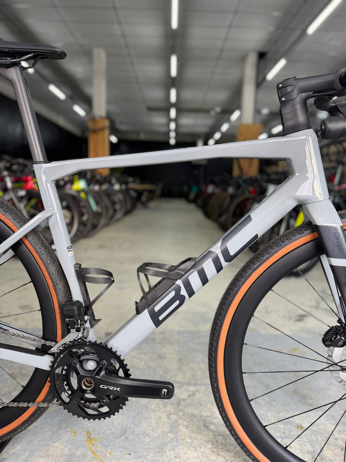 NIEUW BMC Kaius 01 THREE Di2 Gravel Fiets