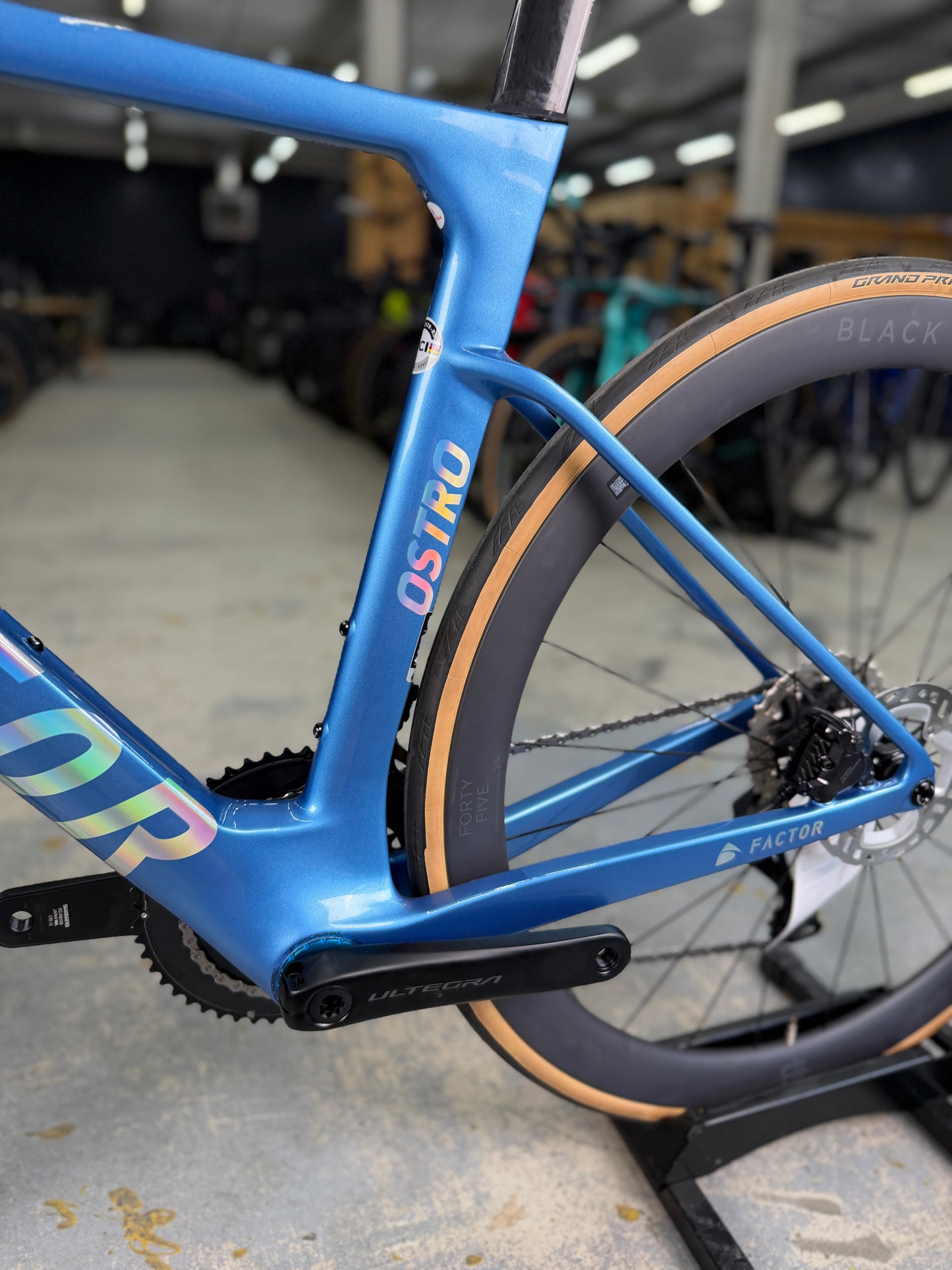 NIEUW Factor Ostro VAM Di2 Carbon Racefiets