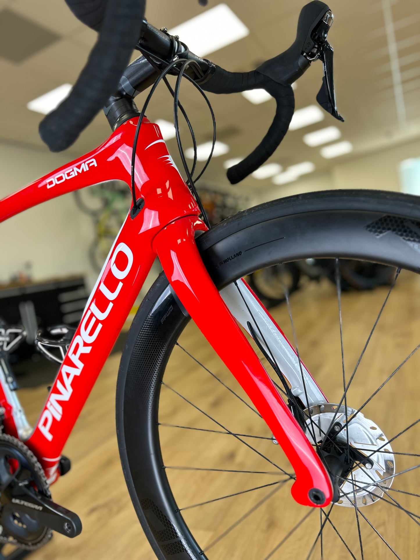 500km Pinarello Dogma F10 Disc Carbon Racefiets