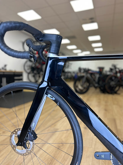 Showroom Orbea Orca Aero Carbon Disc Racefiets