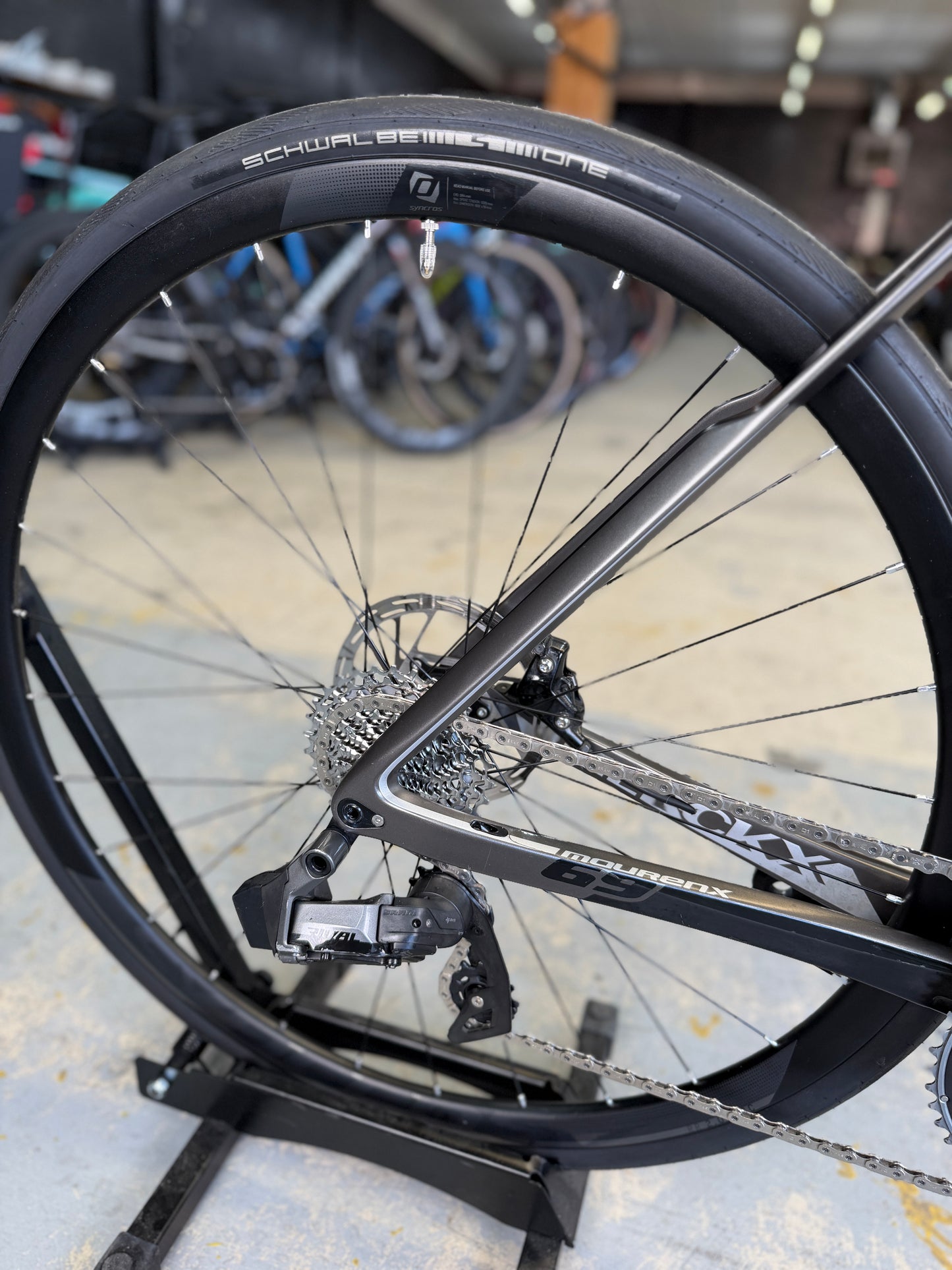 Eddy Merckx Mourenx 69 AXS Carbon Racefiets
