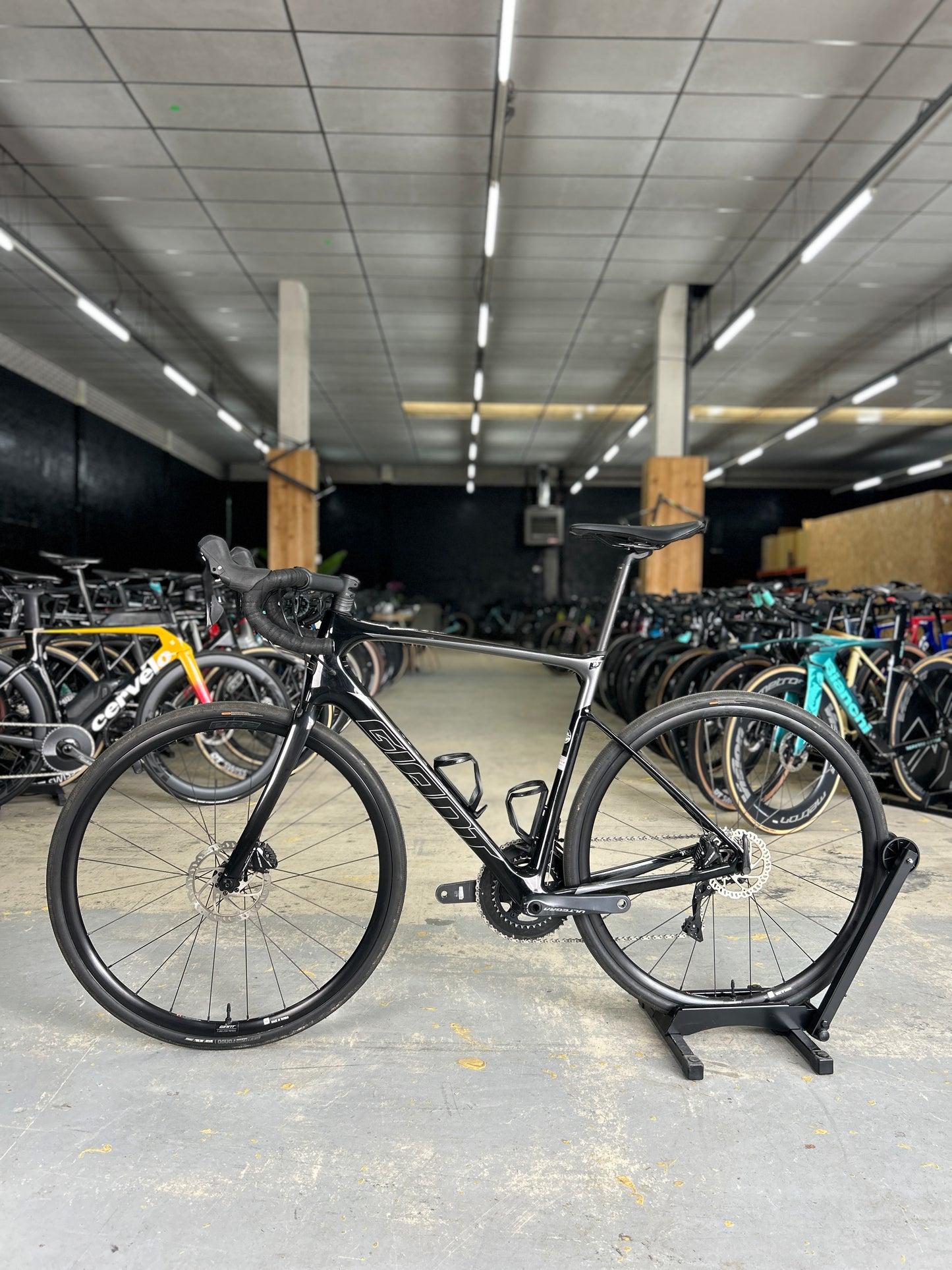 Giant Defy Advanced 2 Carbon Road Bike