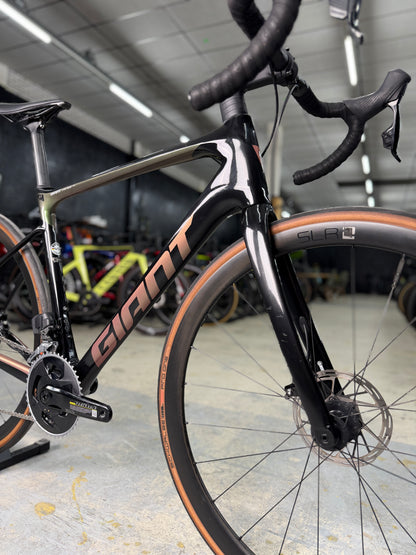 Giant Defy Advanced AXS Carbon Racefiets