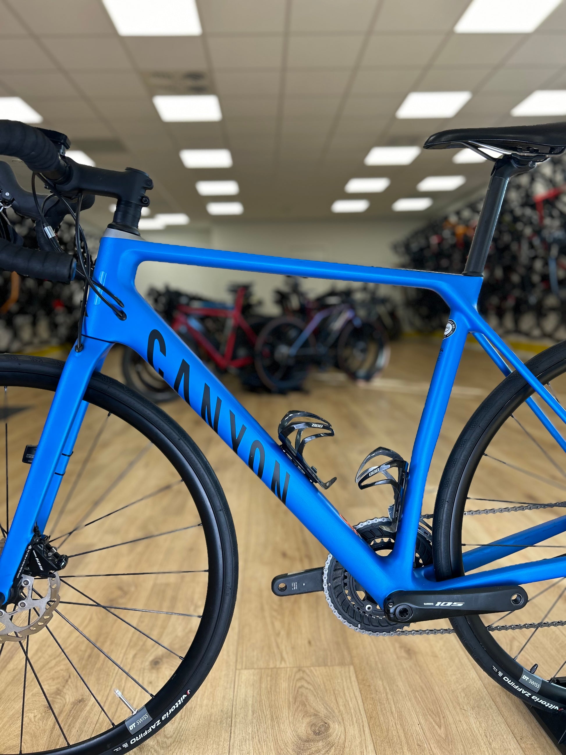 Bicycle Canyon Ultimate Vs Endurance Ultimate CF Di2 CANYON GB