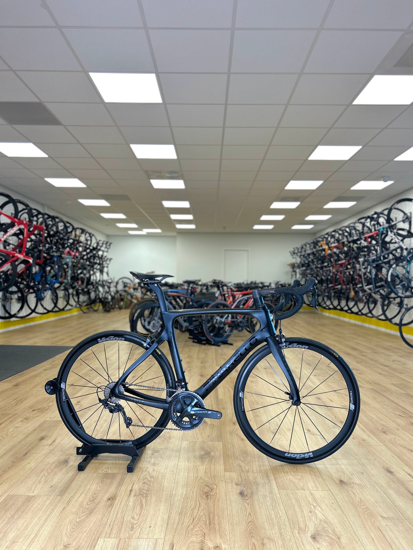 Showroom Pinarello Prince Carbon Ultegra Racefiets