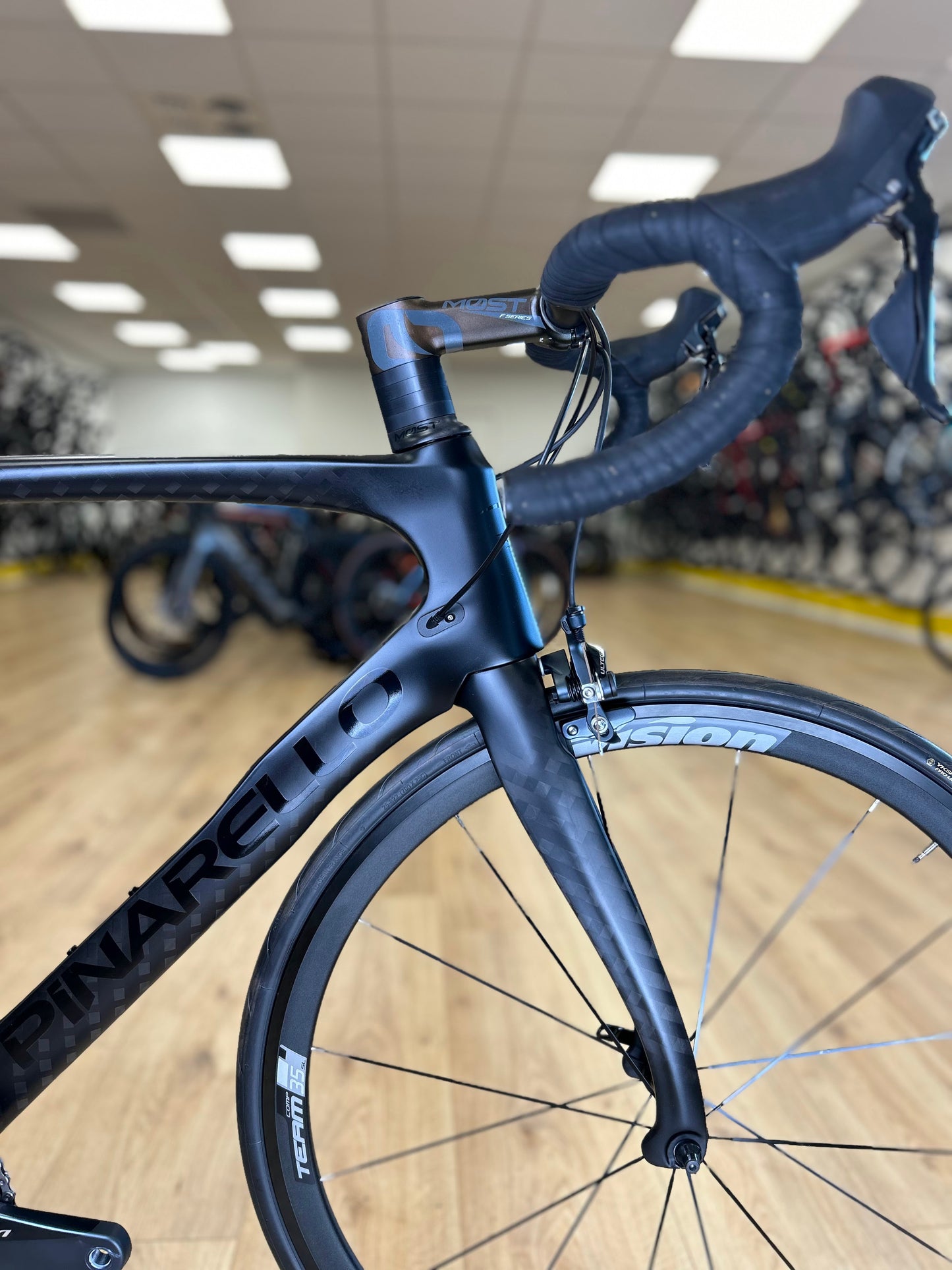 Showroom Pinarello Prince Carbon Ultegra Racefiets