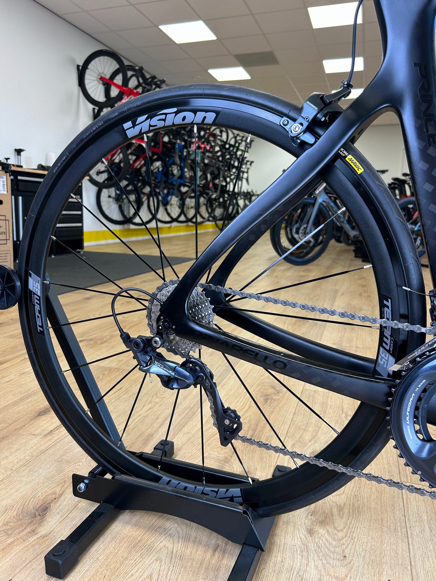 Showroom Pinarello Prince Carbon Ultegra Racefiets