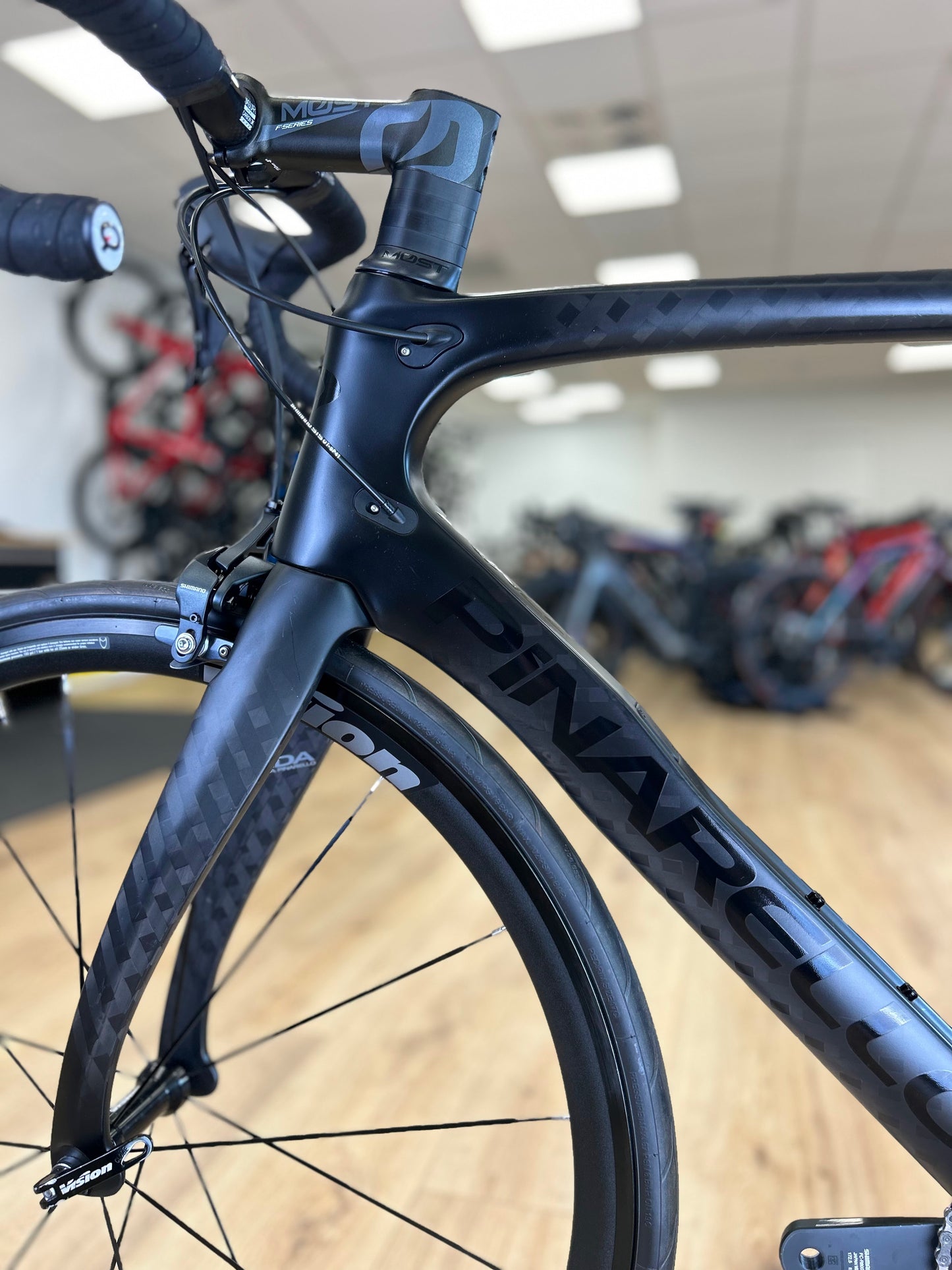 Showroom Pinarello Prince Carbon Ultegra Racefiets