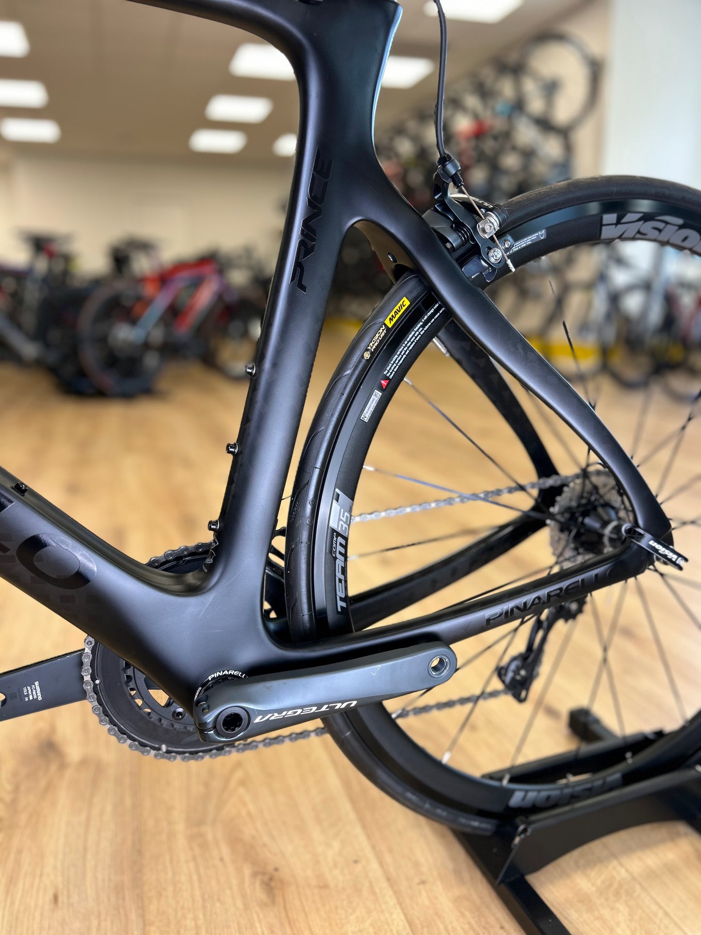 Showroom Pinarello Prince Carbon Ultegra Racefiets