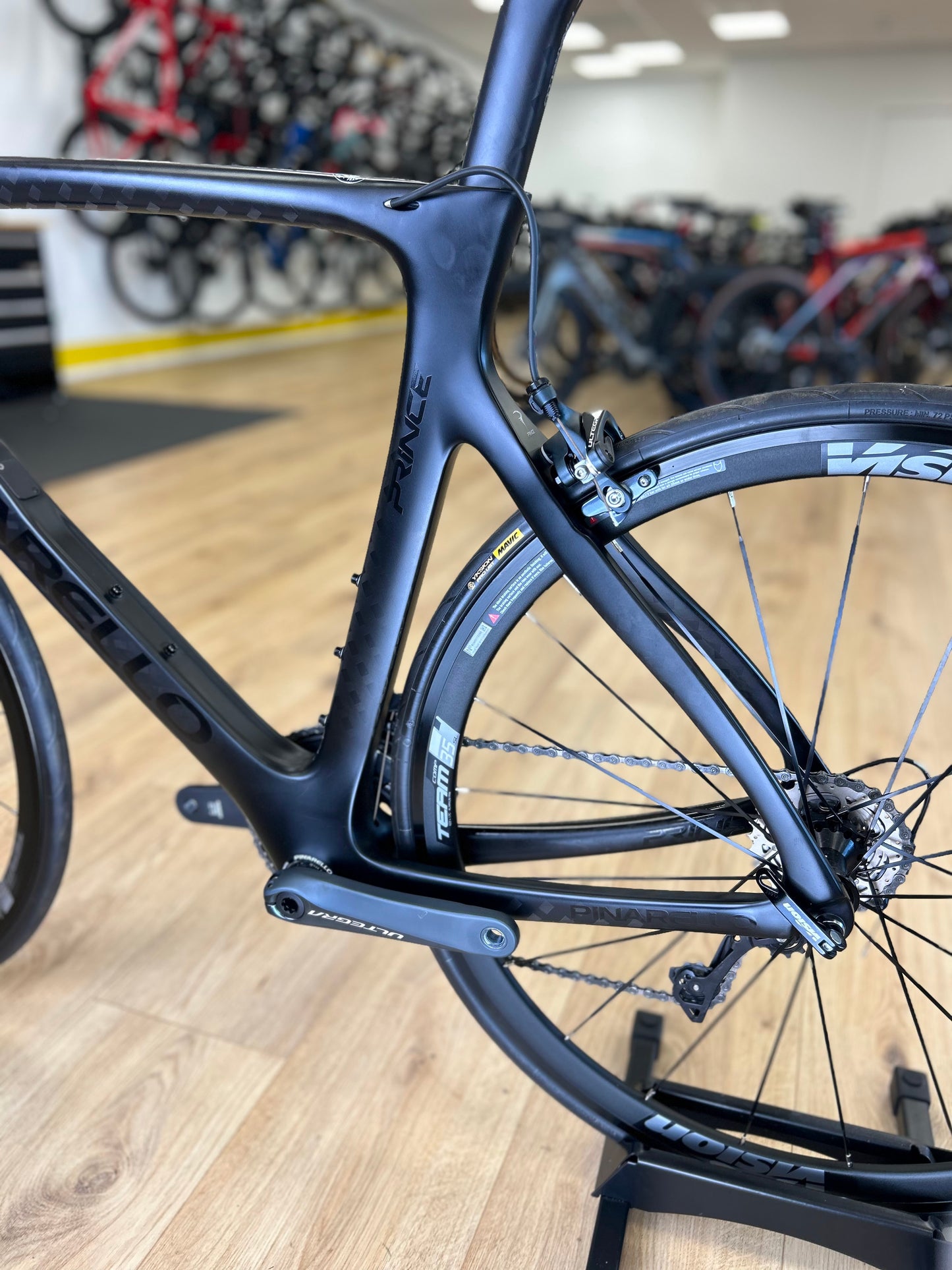 Showroom Pinarello Prince Carbon Ultegra Racefiets