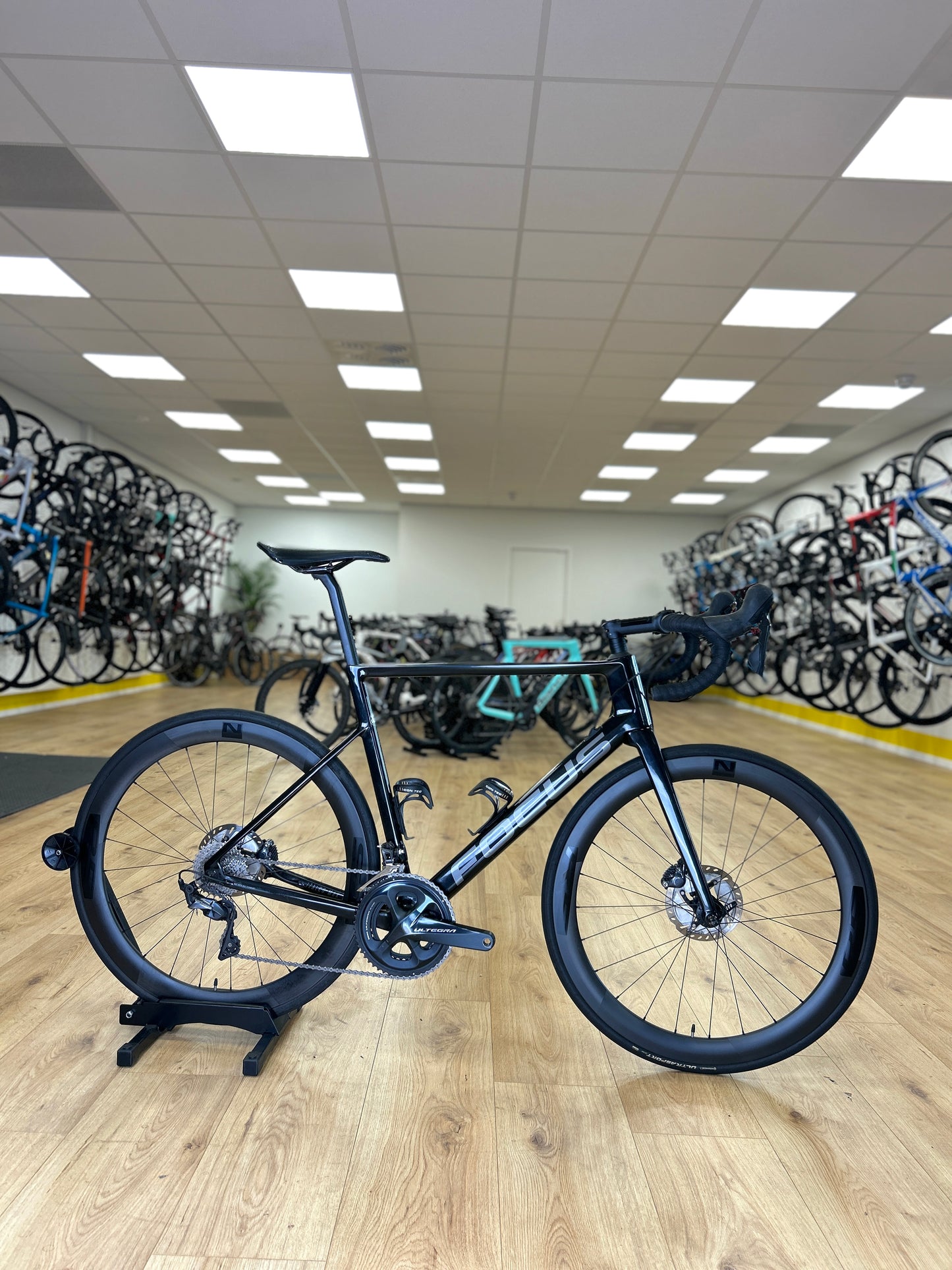 Focus Izalco Carbon Disc Racefiets