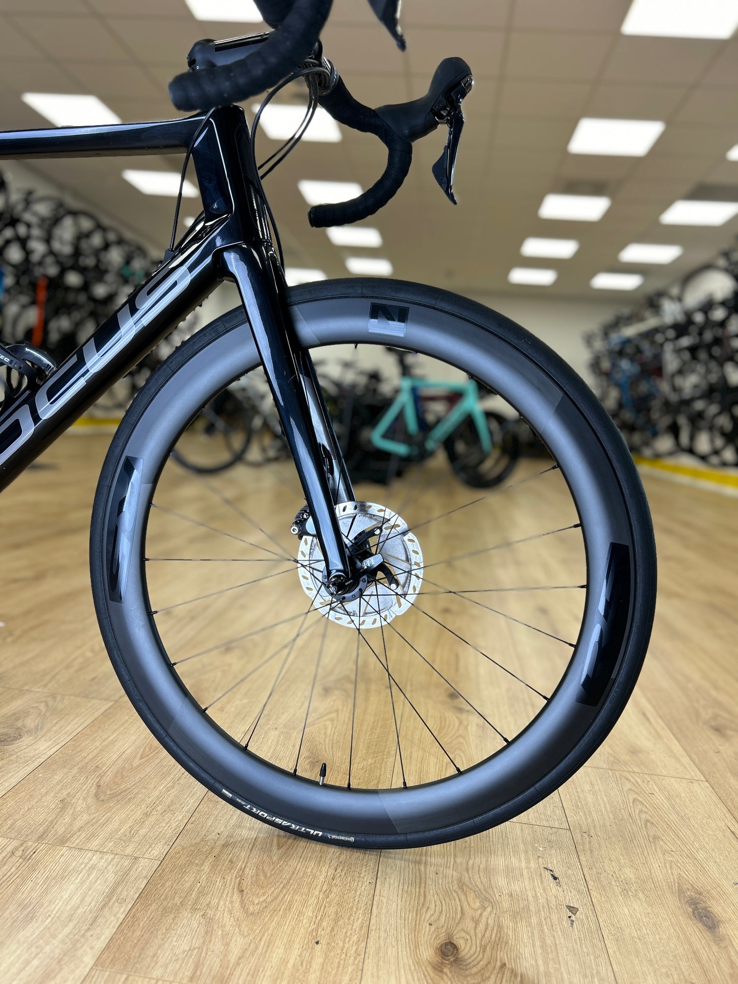 Focus Izalco Carbon Disc Racefiets