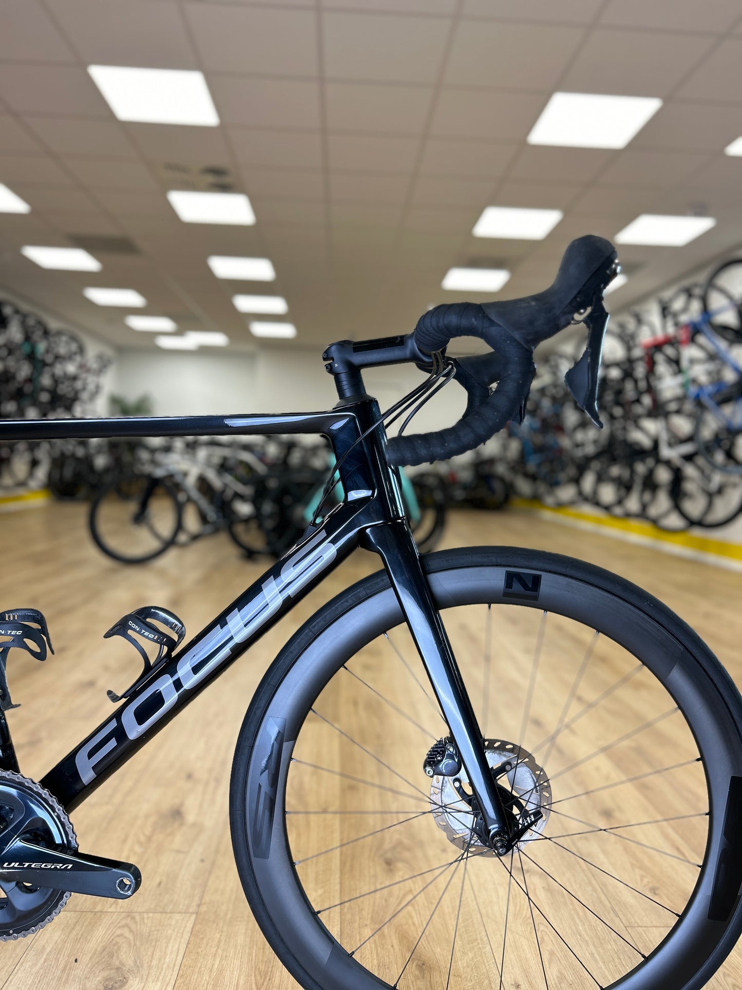 Focus Izalco Carbon Disc Racefiets