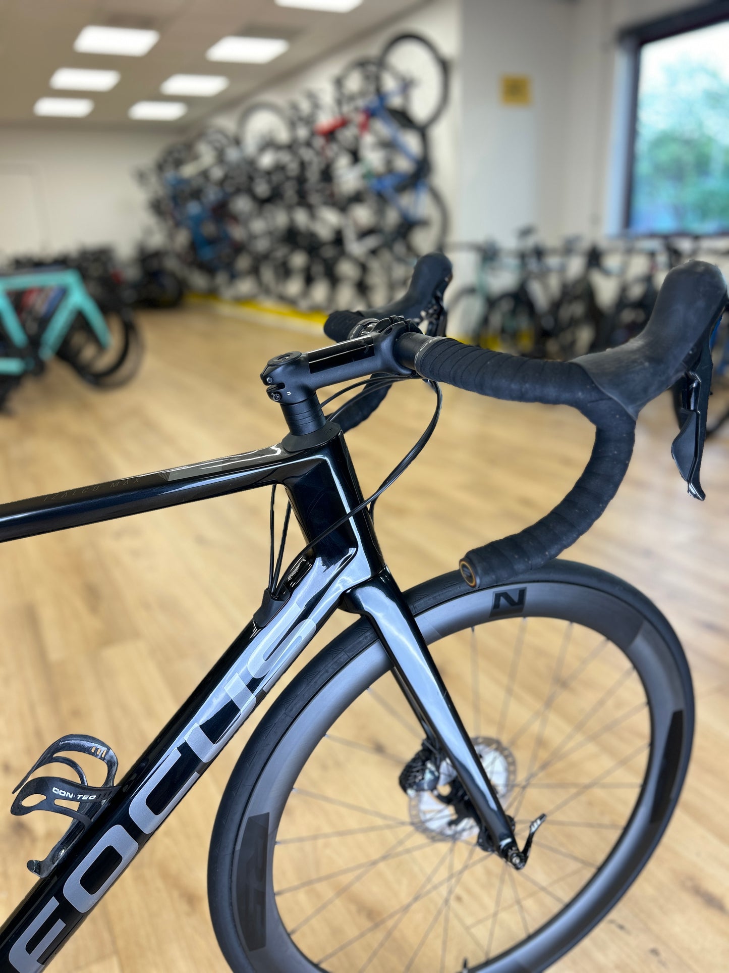 Focus Izalco Carbon Disc Racefiets