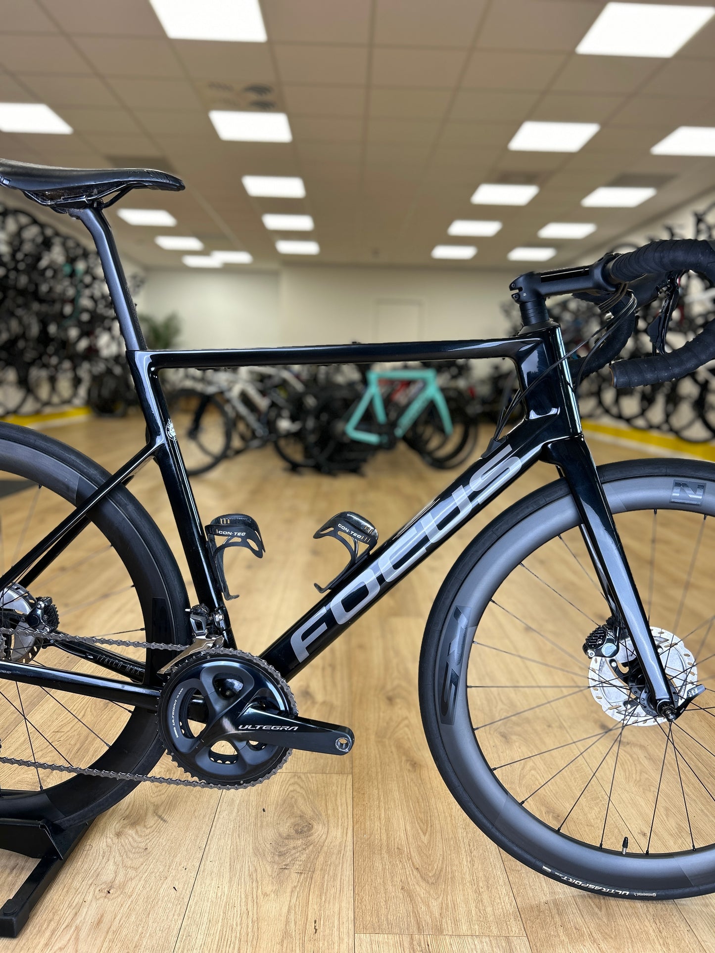 Focus Izalco Carbon Disc Racefiets