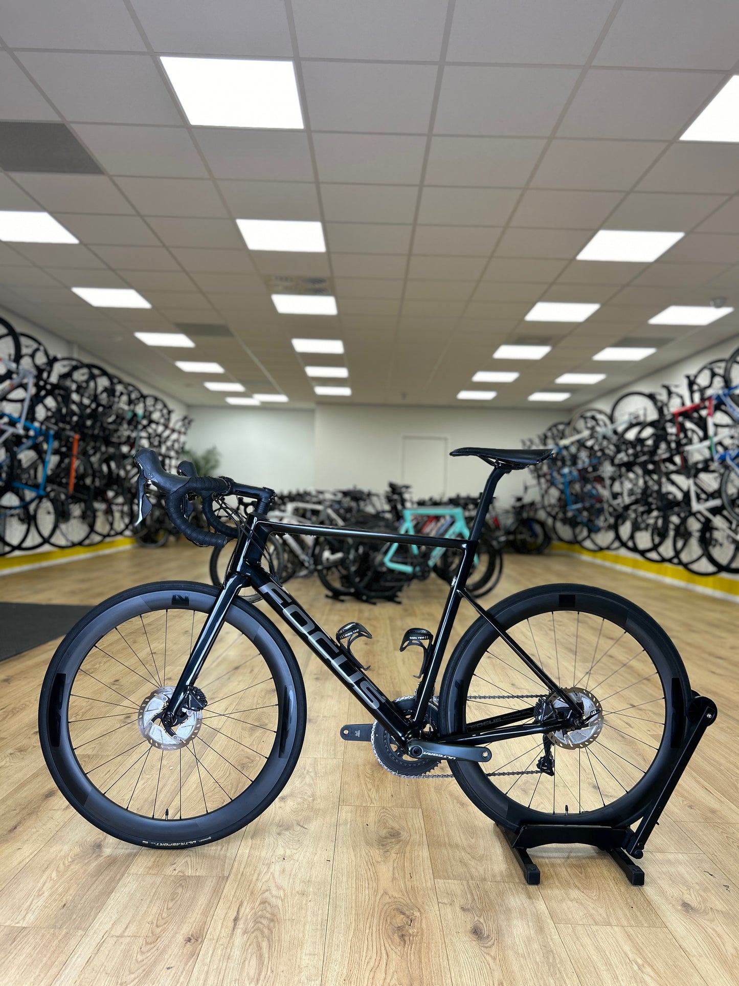 Focus Izalco Carbon Disc Racefiets