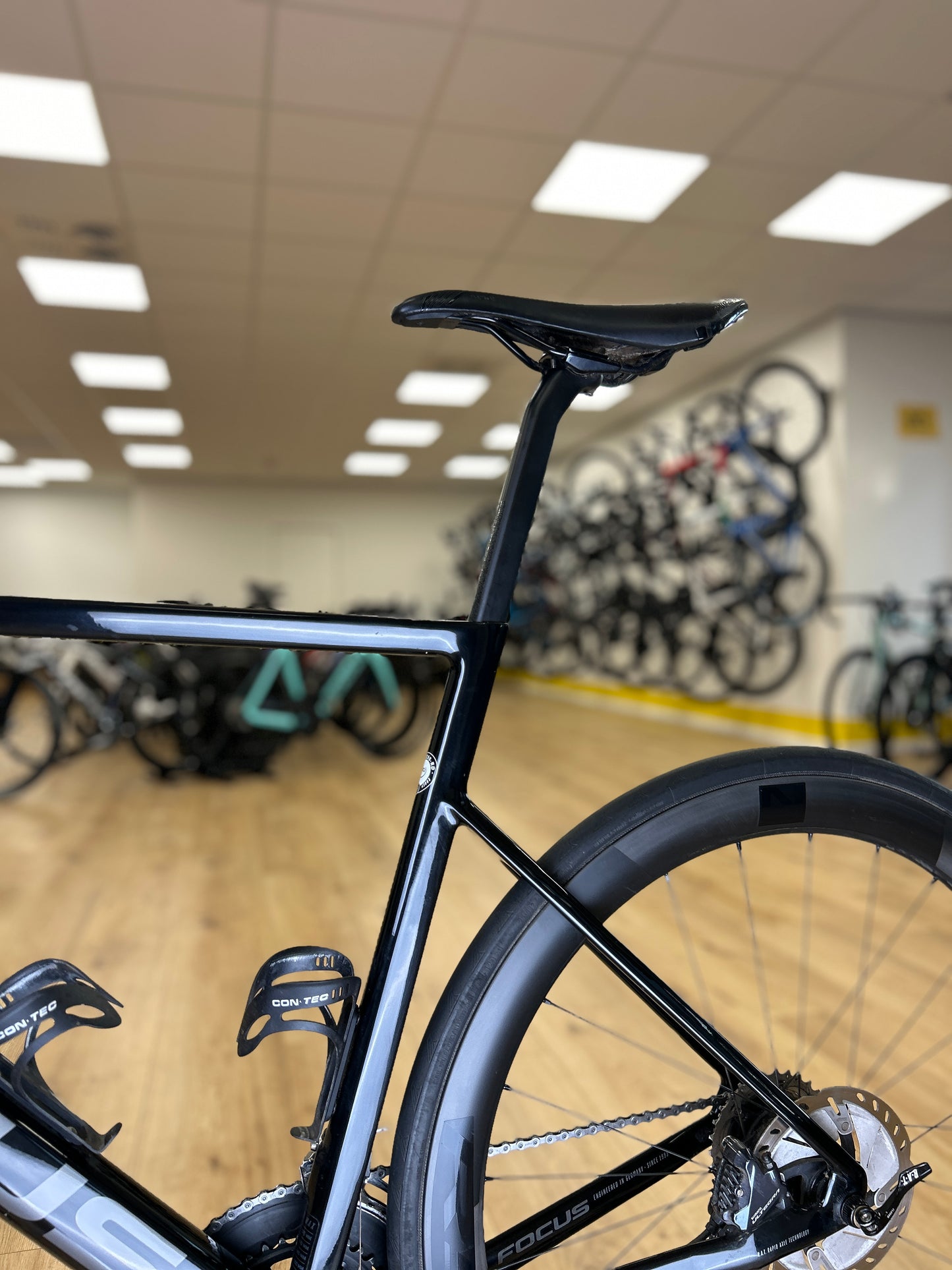 Focus Izalco Carbon Disc Racefiets