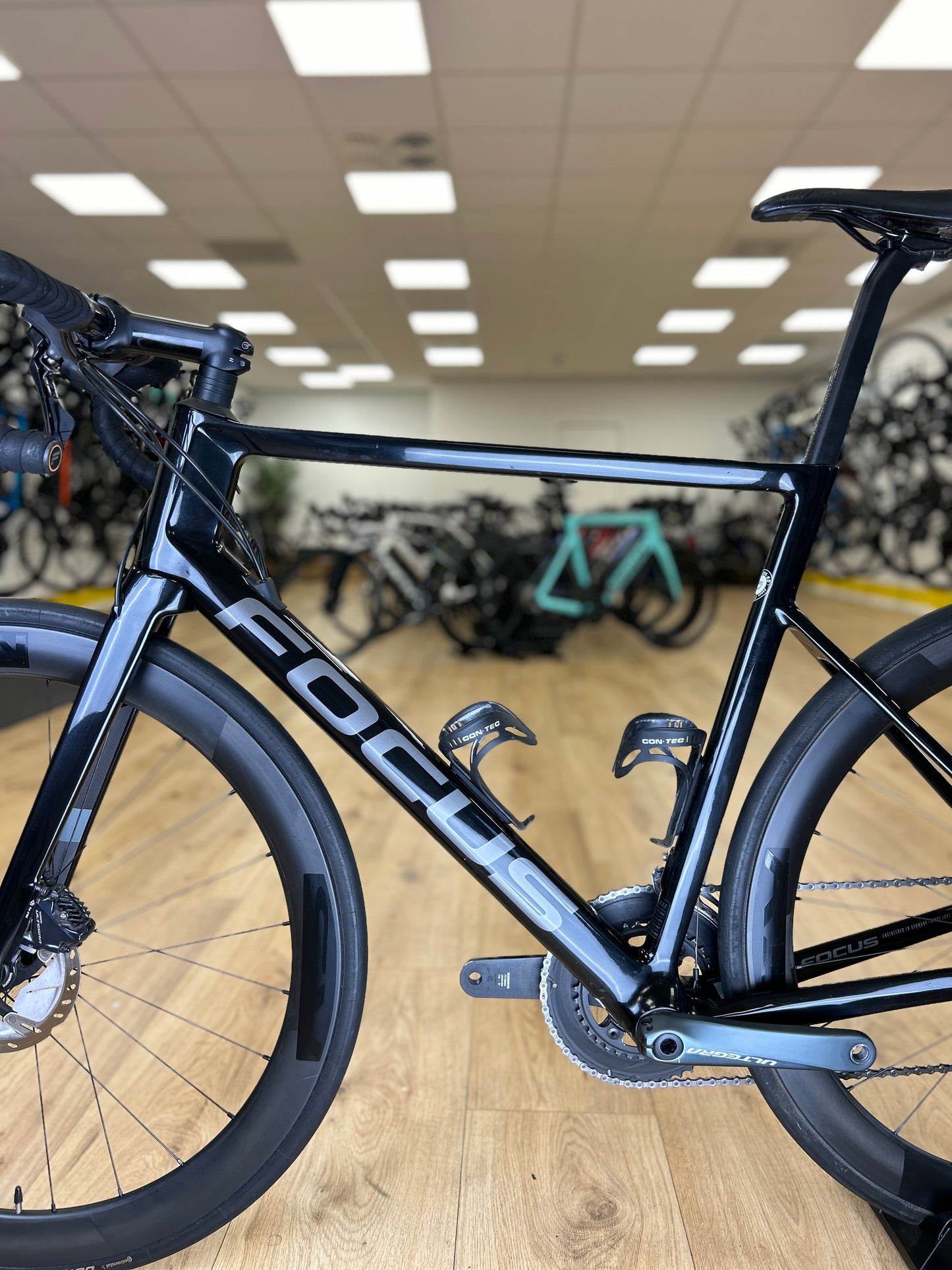 Focus Izalco Carbon Disc Racefiets