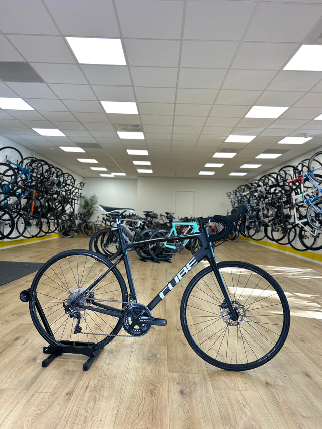 Cube Attain Carbon Disc Racefiets