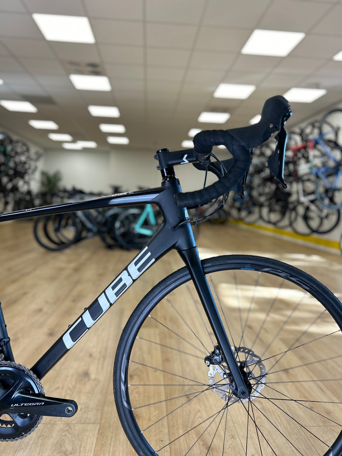 Cube Attain Carbon Disc Racefiets