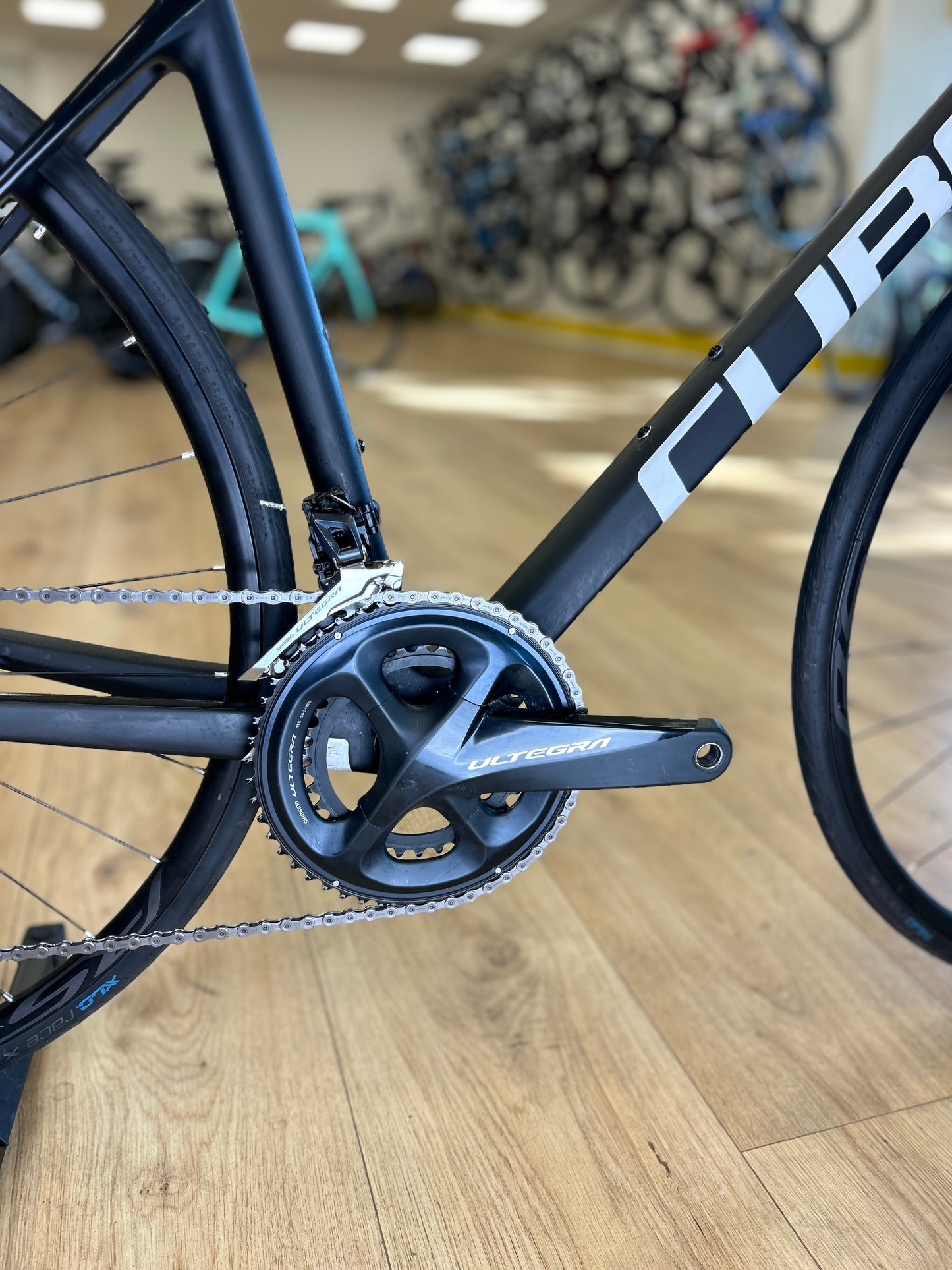 Cube Attain Carbon Disc Racefiets